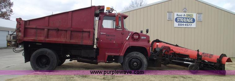 image for item 5557 1989 Ford LN8000 dump truck