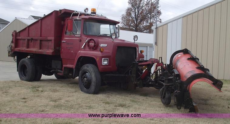 image for item 5557 1989 Ford LN8000 dump truck