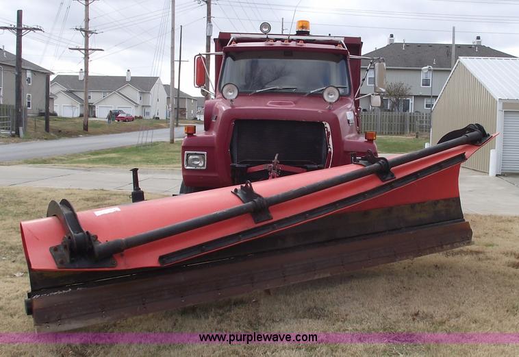 image for item 5557 1989 Ford LN8000 dump truck