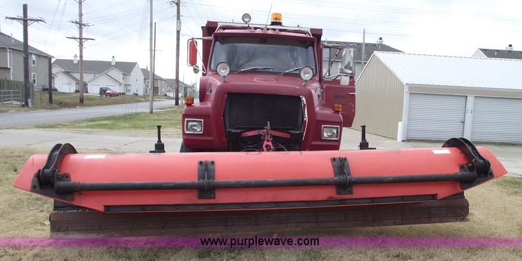 image for item 5557 1989 Ford LN8000 dump truck