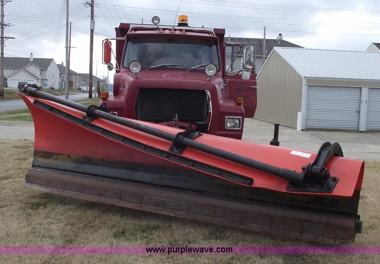 image for item 5557 1989 Ford LN8000 dump truck