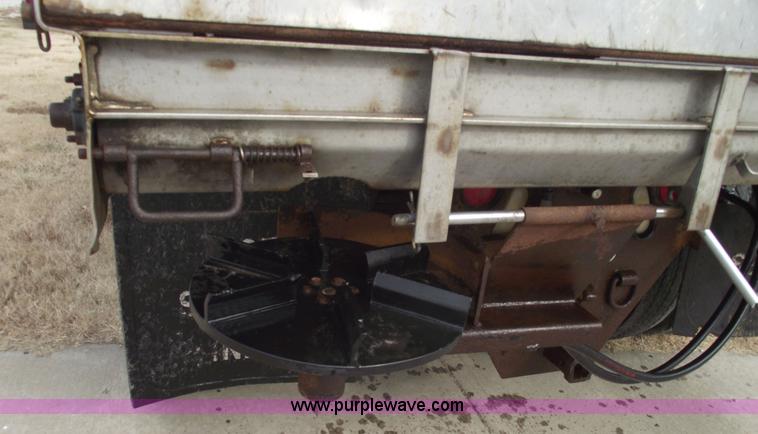 image for item 5557 1989 Ford LN8000 dump truck