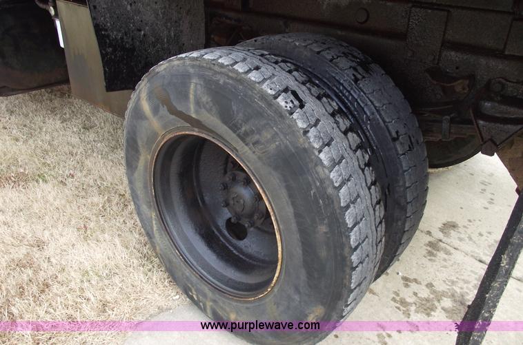 image for item 5557 1989 Ford LN8000 dump truck