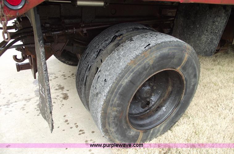 image for item 5557 1989 Ford LN8000 dump truck