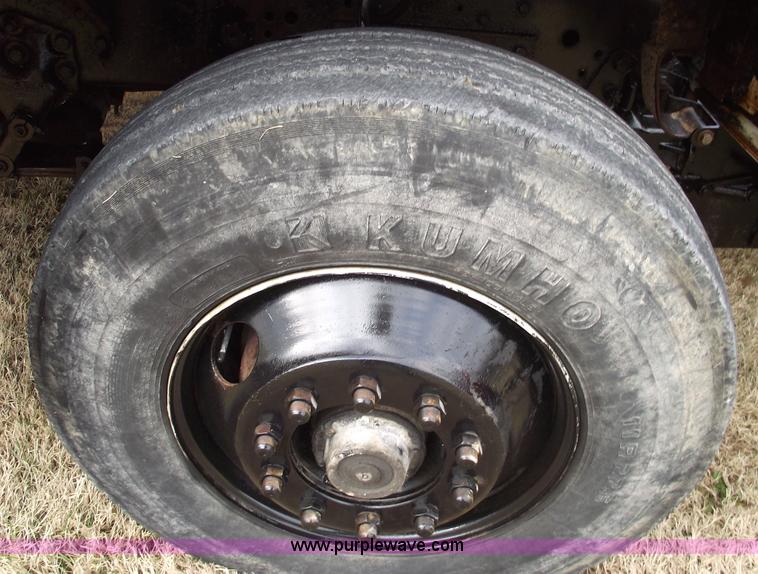 image for item 5557 1989 Ford LN8000 dump truck