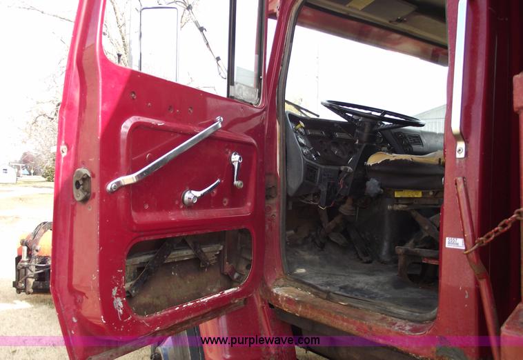 image for item 5557 1989 Ford LN8000 dump truck