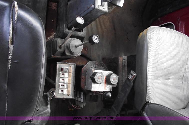 image for item 5557 1989 Ford LN8000 dump truck