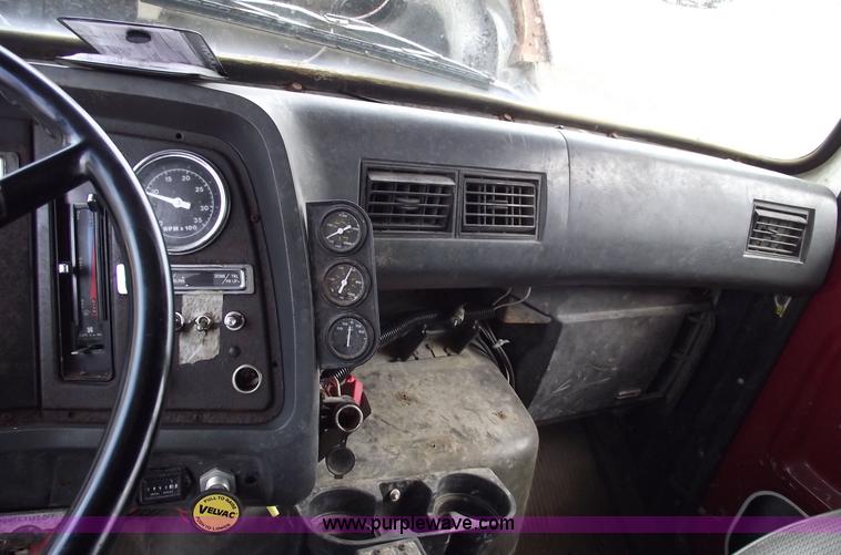 image for item 5557 1989 Ford LN8000 dump truck