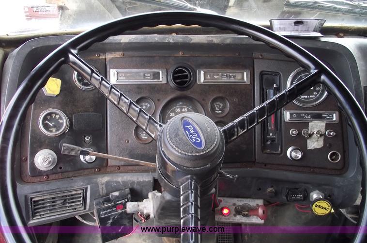 image for item 5557 1989 Ford LN8000 dump truck