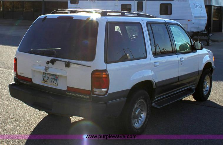 image for item 6331 2000 Mercury Mountaineer