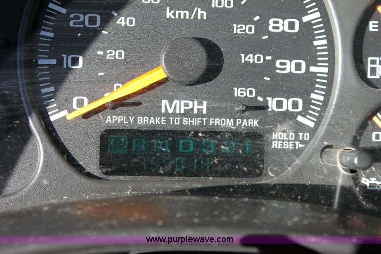 image for item 6386 2000 Chevrolet 1500 pickup truck