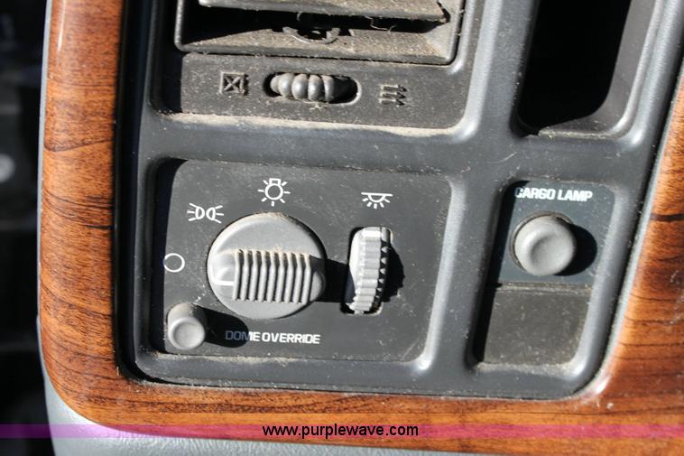 image for item 6386 2000 Chevrolet 1500 pickup truck