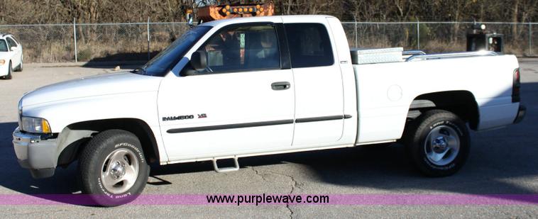 image for item 6387 2001 Dodge Ram 1500 Laramie SLT