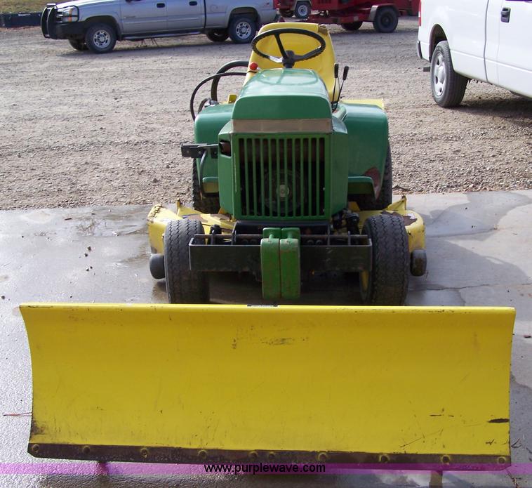 image for item 7296 1988 John Deere 318 lawn tractor