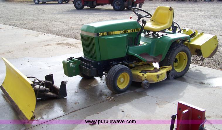 image for item 7296 1988 John Deere 318 lawn tractor