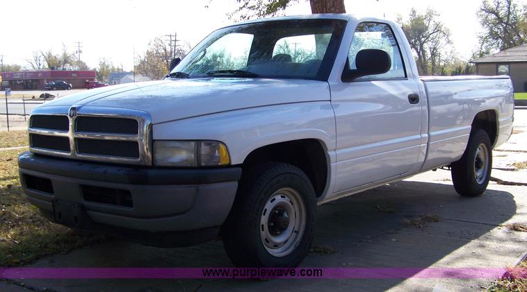 image for item 7317 2001 Dodge Ram 1500 pickup truck