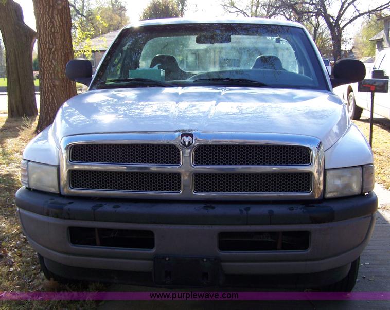 image for item 7317 2001 Dodge Ram 1500 pickup truck
