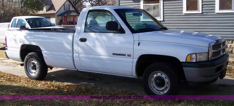 image for item 7317 2001 Dodge Ram 1500 pickup truck