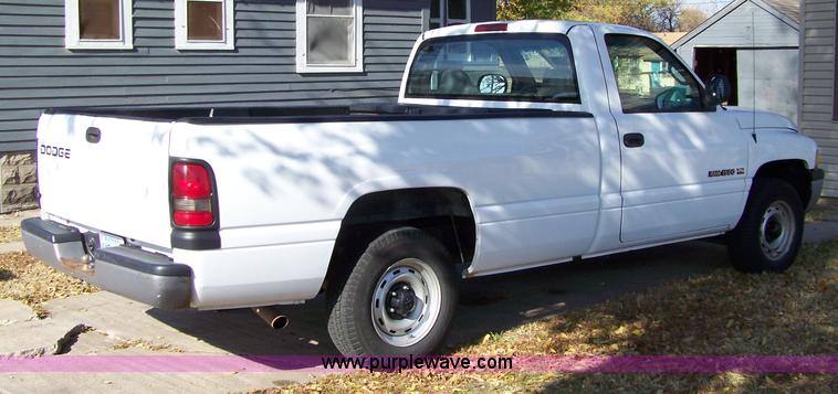 image for item 7317 2001 Dodge Ram 1500 pickup truck
