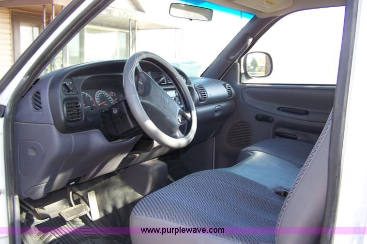 image for item 7317 2001 Dodge Ram 1500 pickup truck