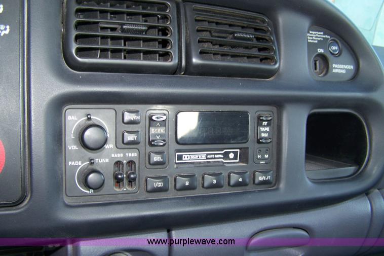 image for item 7317 2001 Dodge Ram 1500 pickup truck