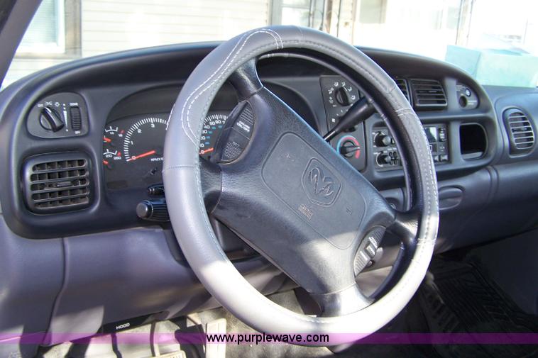 image for item 7317 2001 Dodge Ram 1500 pickup truck