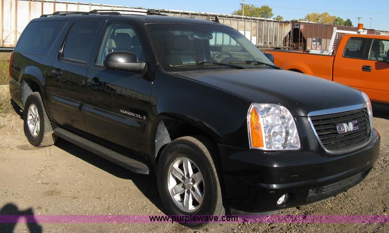 image for item 8054 2007 GMC Yukon XL K1500 SLT