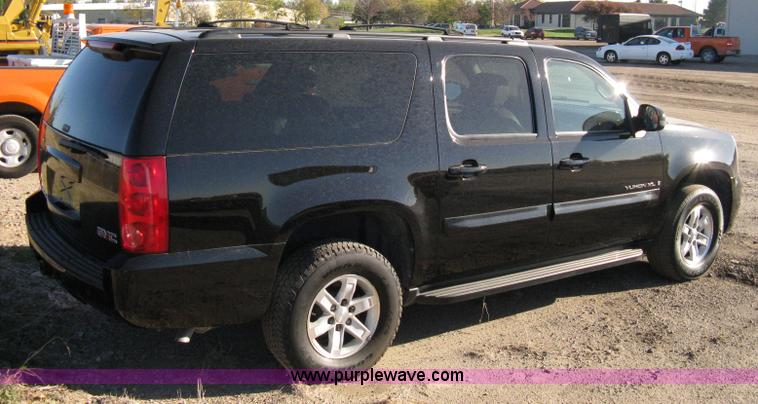 image for item 8054 2007 GMC Yukon XL K1500 SLT