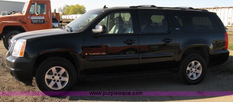 image for item 8054 2007 GMC Yukon XL K1500 SLT