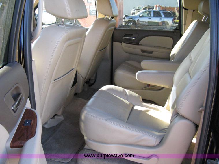 image for item 8054 2007 GMC Yukon XL K1500 SLT