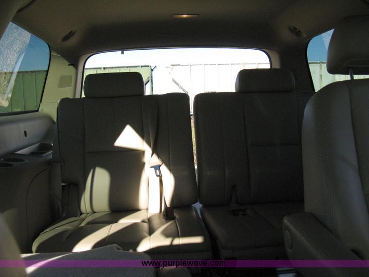 image for item 8054 2007 GMC Yukon XL K1500 SLT