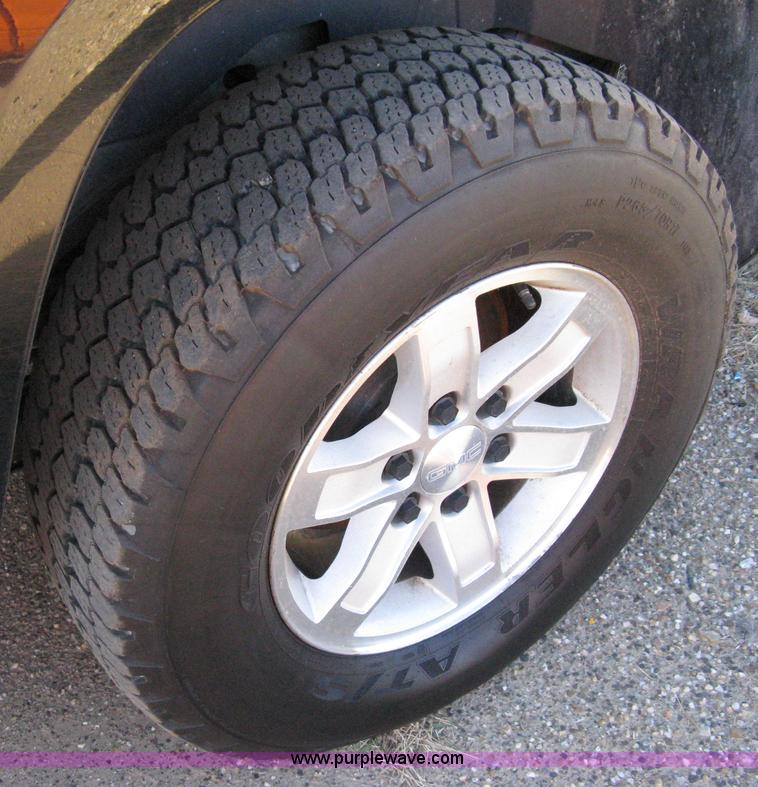 image for item 8054 2007 GMC Yukon XL K1500 SLT