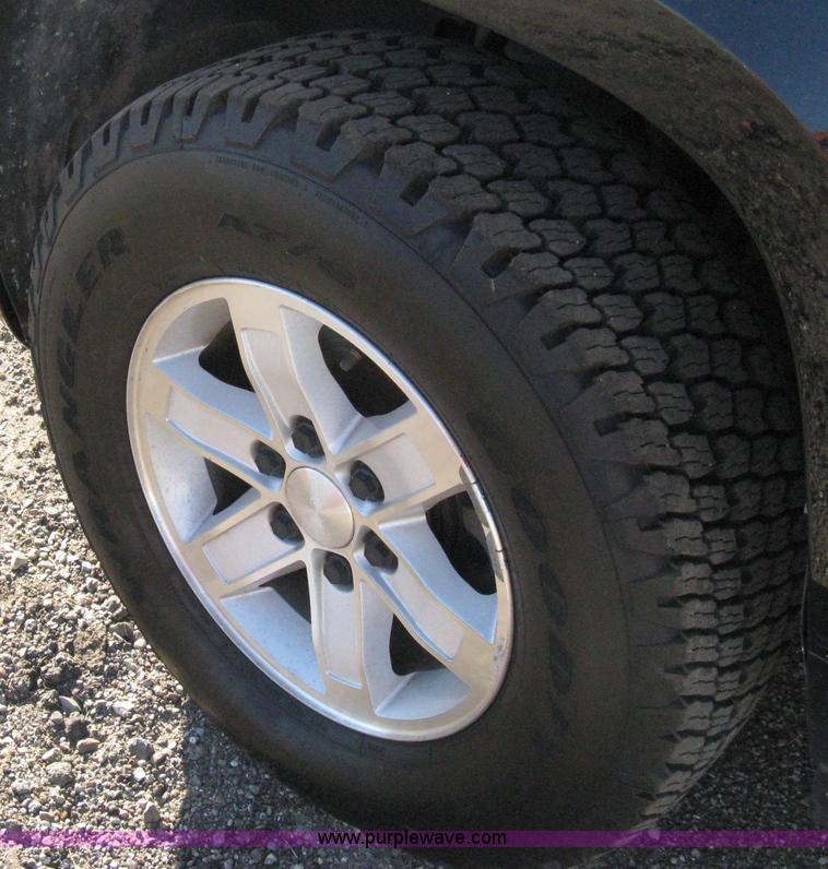 image for item 8054 2007 GMC Yukon XL K1500 SLT