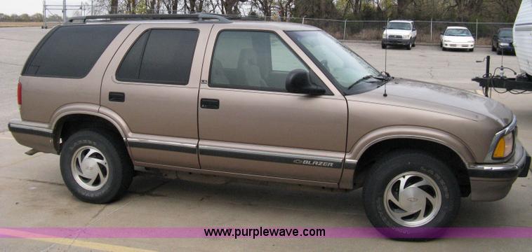 image for item 8061 1997 Chevrolet Blazer LS