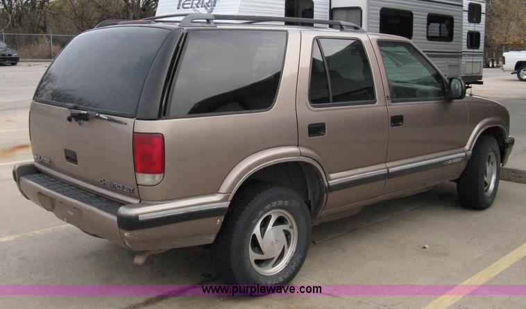 image for item 8061 1997 Chevrolet Blazer LS
