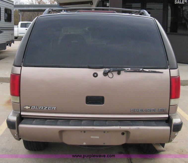 image for item 8061 1997 Chevrolet Blazer LS