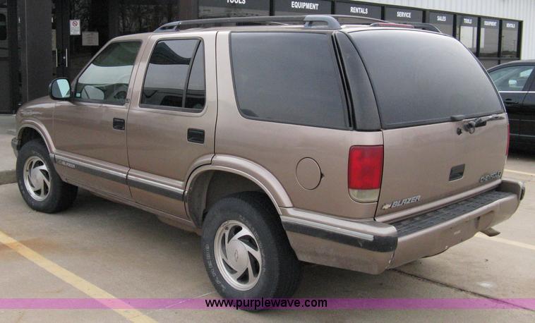 image for item 8061 1997 Chevrolet Blazer LS