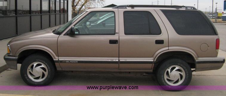 image for item 8061 1997 Chevrolet Blazer LS