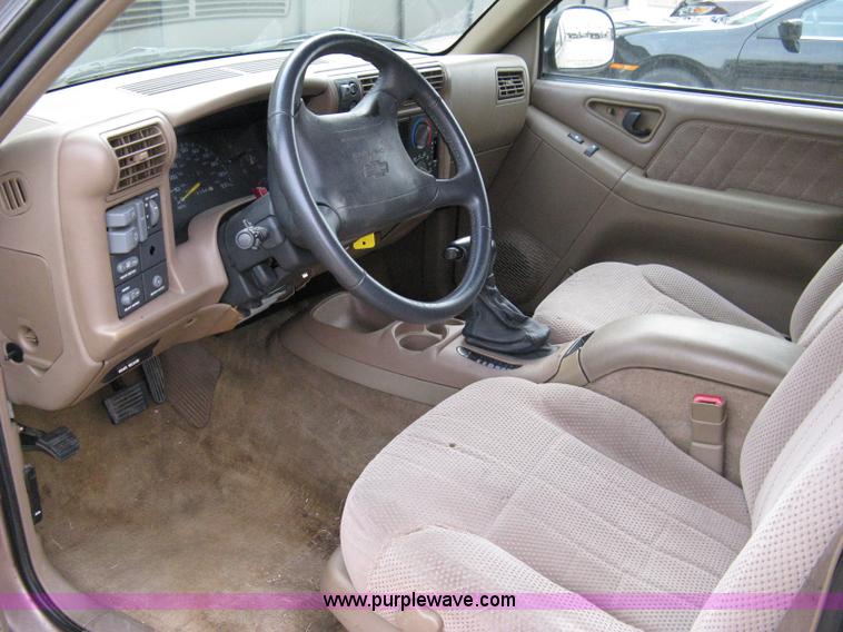 image for item 8061 1997 Chevrolet Blazer LS