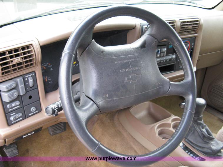 image for item 8061 1997 Chevrolet Blazer LS