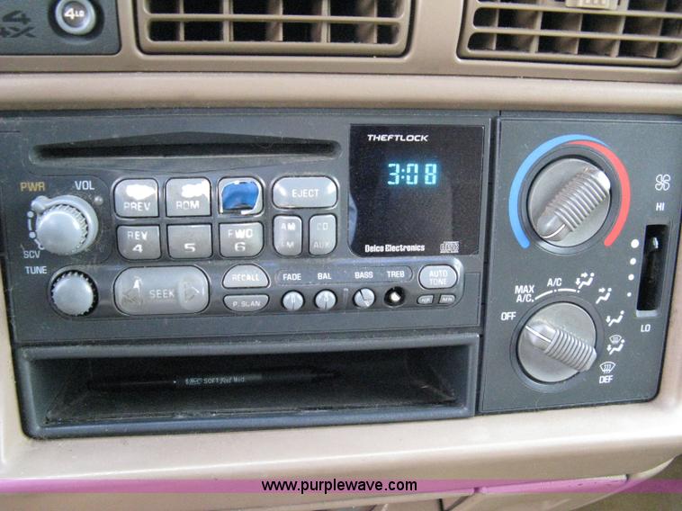 image for item 8061 1997 Chevrolet Blazer LS