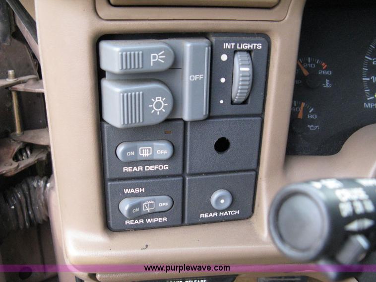 image for item 8061 1997 Chevrolet Blazer LS