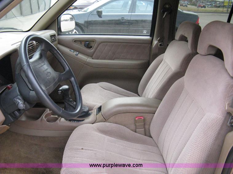 image for item 8061 1997 Chevrolet Blazer LS