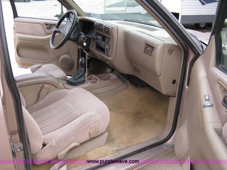 image for item 8061 1997 Chevrolet Blazer LS