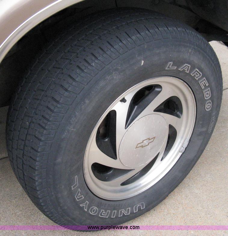 image for item 8061 1997 Chevrolet Blazer LS