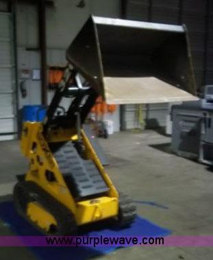 image for item 9999 2007 Boxer compact track loader