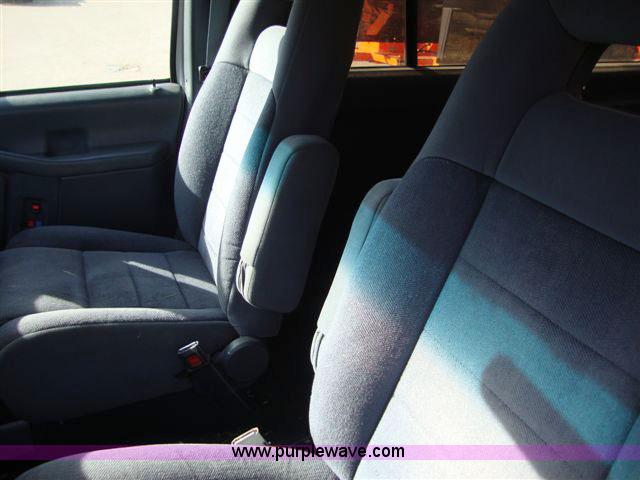 image for item 1453 1993 Ford Aerostar