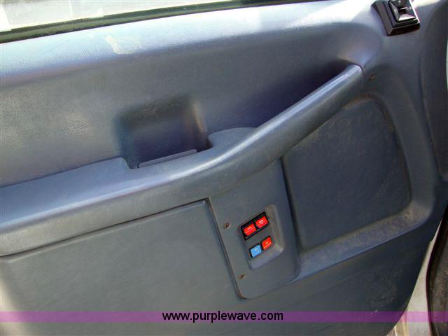 image for item 1453 1993 Ford Aerostar