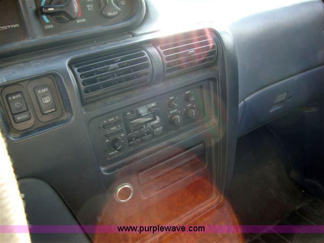image for item 1453 1993 Ford Aerostar