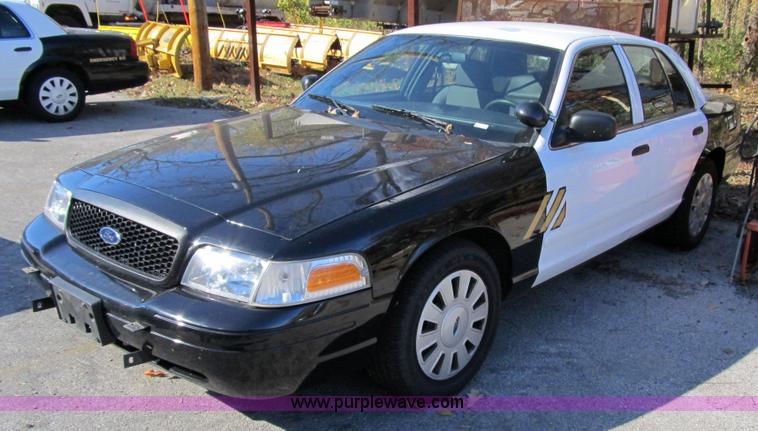 image for item 3573 2007 Ford Crown Victoria Police Interceptor